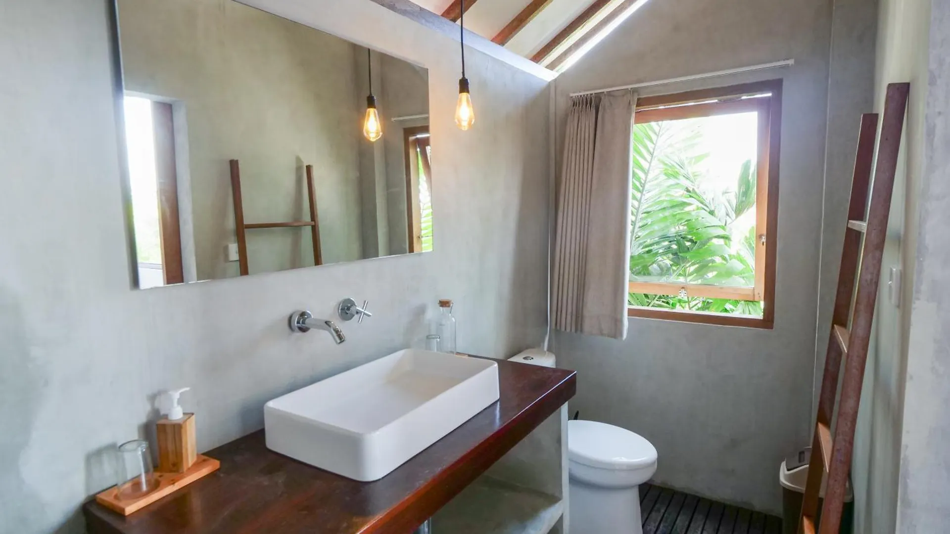Hotel 007 Surfhouse Bali Ungasan