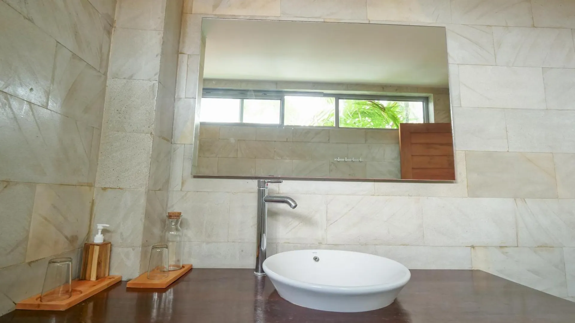 Hotel 007 Surfhouse Bali Ungasan
