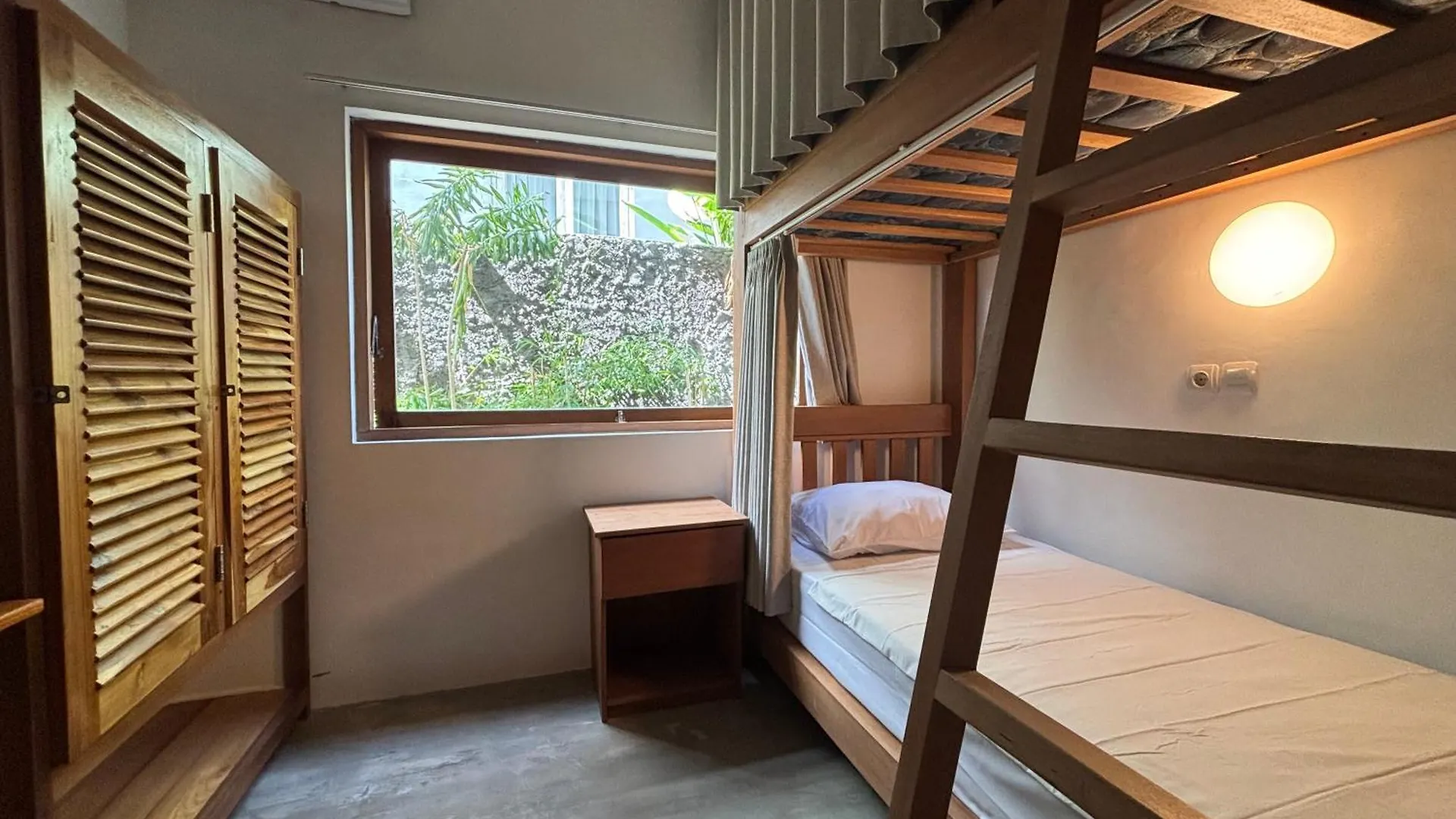 Hotel 007 Surfhouse Bali Ungasan 2*,  Indonezja